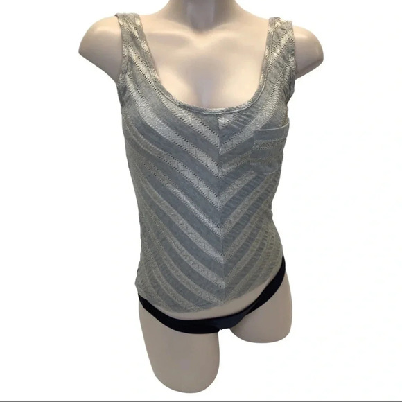 Threads chevron style sleeveless top with front pocket - Picture 1 of 3